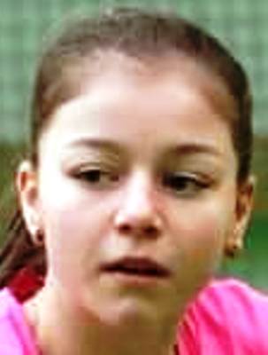 Elysa Axinie Elysa Axinie